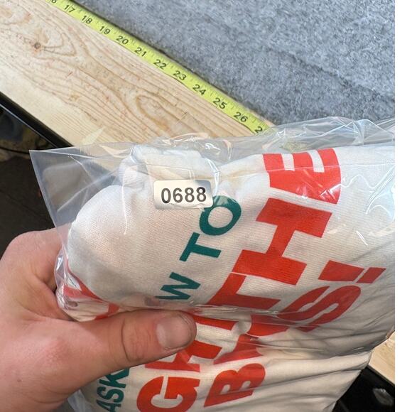 VINTAGE Avon Skin So Plus Fight The Bites Shirt Mens Large White Promo Tee Y2K - Picture 7 of 7